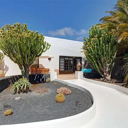 La Cueva Apartment Teguise (Lanzarote)