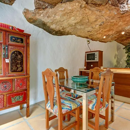 La Cueva טגיסי